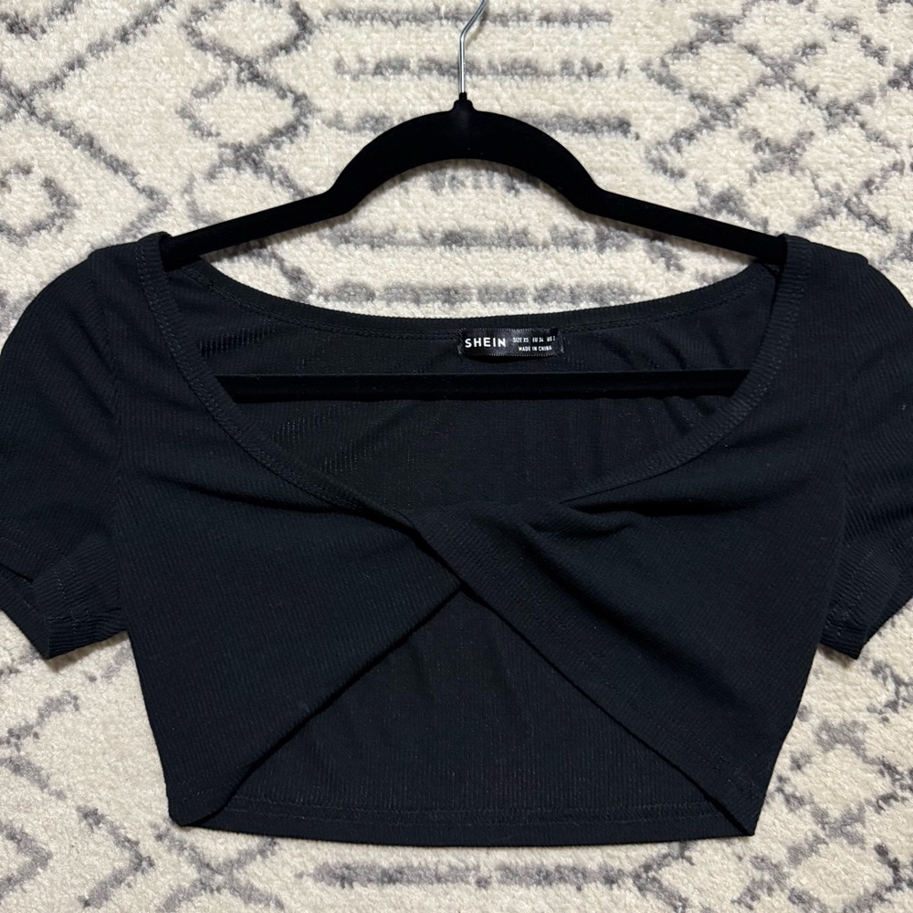 SHEIN Black Cropped Twist Top